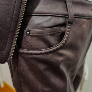Pantalon effet cuir marron ou noir
