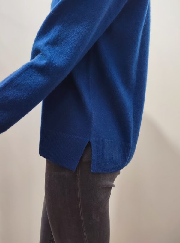 Pull col rond bleu – Image 2