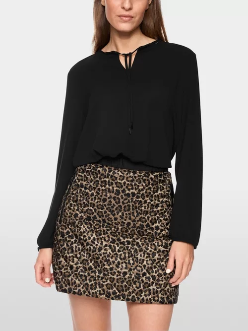 Blouse en satin noir