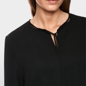 Blouse en satin noir