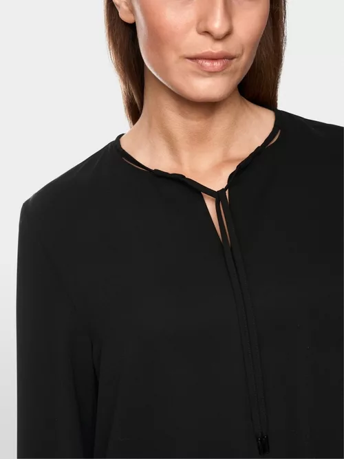 Blouse en satin noir