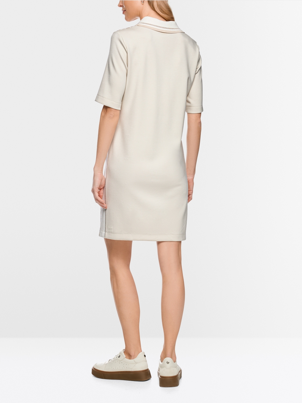 Robe imprimé logo doré – Image 4