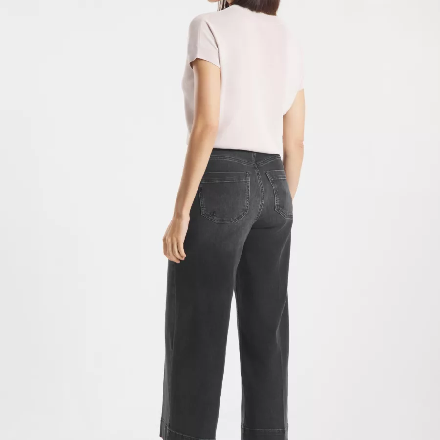 Jean&rsquo;s Miru soft denim