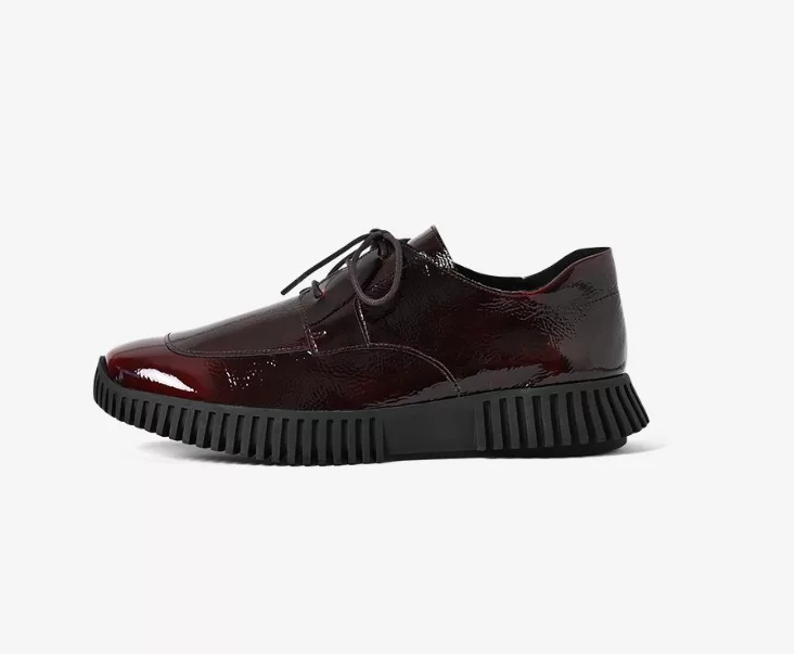 Sneakers en Cuir Souple Vernis Bordeaux